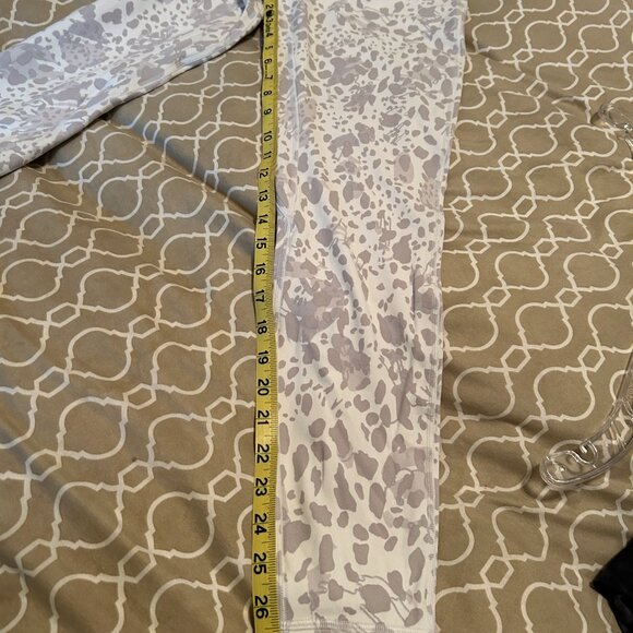 Lululemon Leggings - Grey and White Pattern - Size 8 (No Size Tags but Measures) - Picture 11 of 13